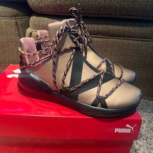 PUMA Never worn. Fierce Copper Rose